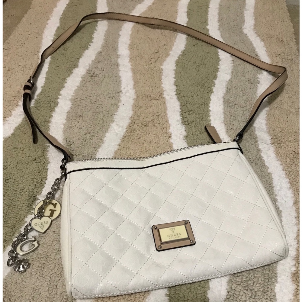 ❌SOLD❌Authentic Guess crossbody body